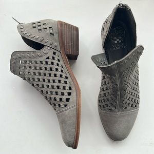 Vince Camuto Phortiena Suede Cutout Booties in Greystone Size 8